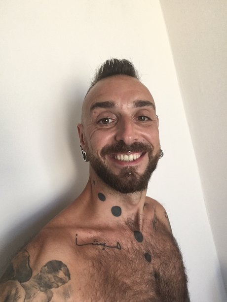 Mi on model nude images