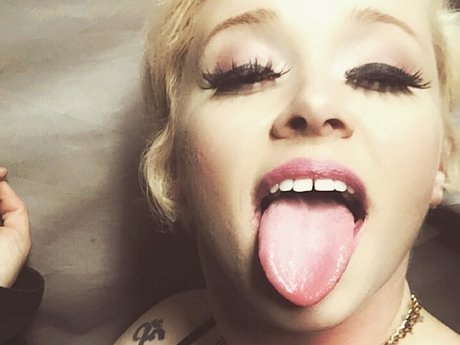 Lulu Love sexy pornstar galleries