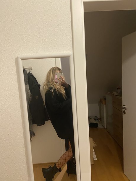 woistdieline model sex pic