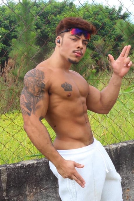 Vinny Roy sexy star pictures