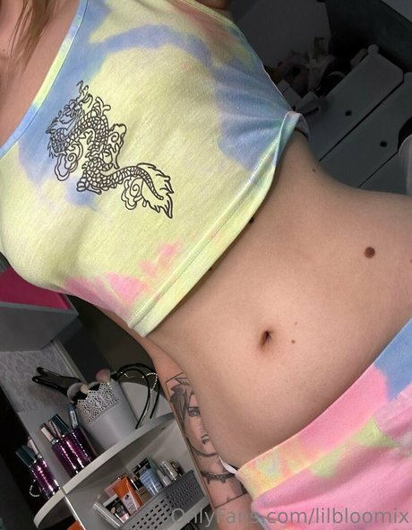 lilbloomix erotic pornstar photos