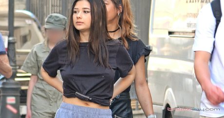 Candid Bralessday art model images