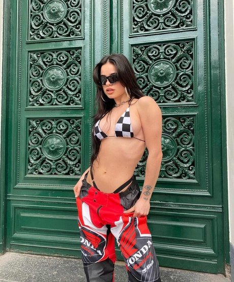 Juli Savioli beautiful model pics