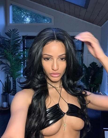 Jayecarrero pornstar nude image