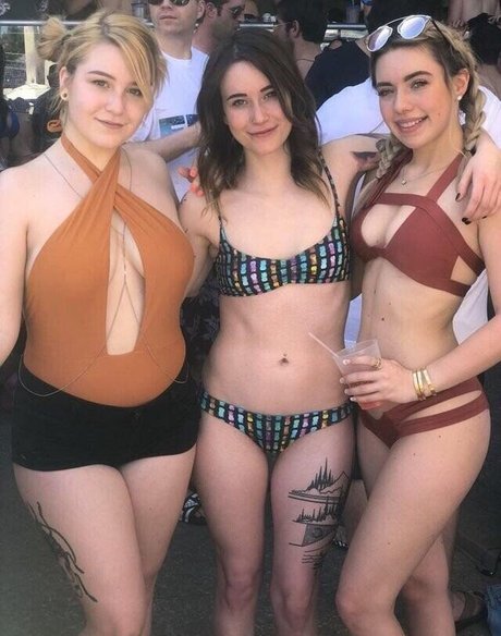 Fooya pornographic actress images