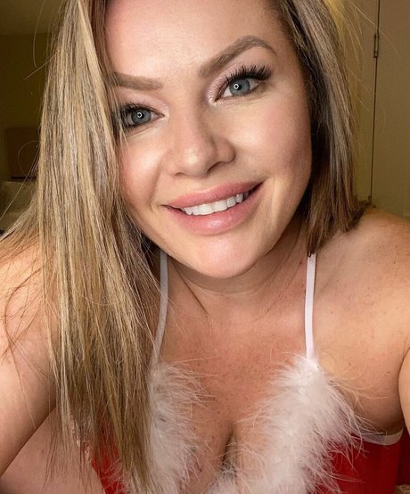 notyouraverage naked star img