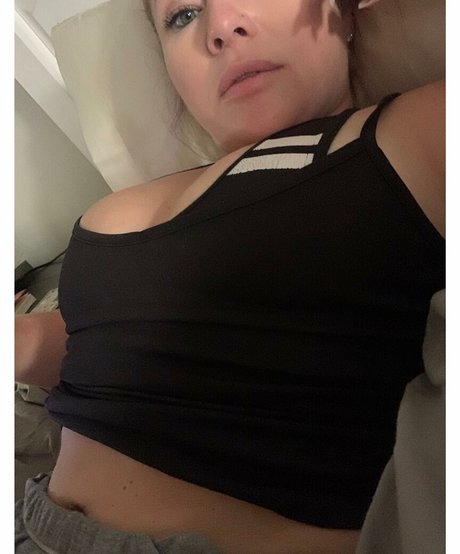 notyouraverage art model photo