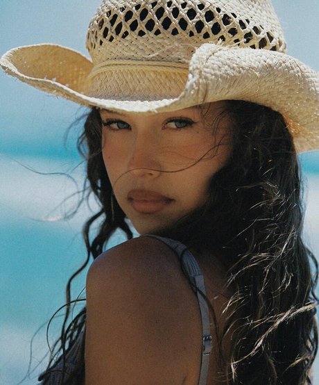 Isabelle Mathers high quality star archive