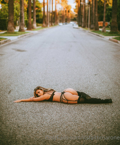 itsfaithmarone hot model image