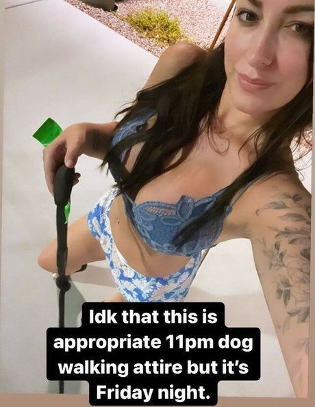 Katiepurrs nude model photo