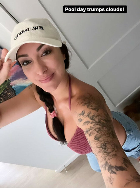 Katiepurrs pornstar nude archive