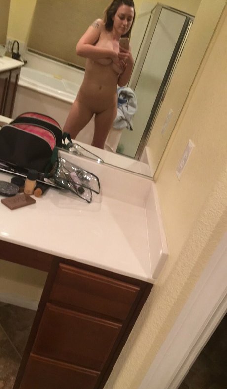 Katiepurrs nude model photos