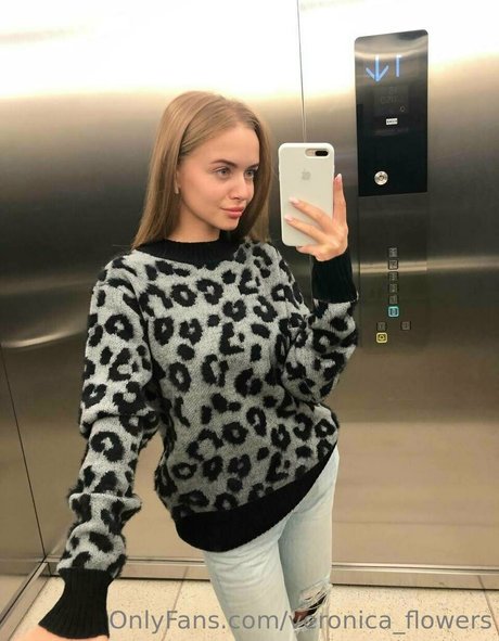 veronica flowers exclusive model image