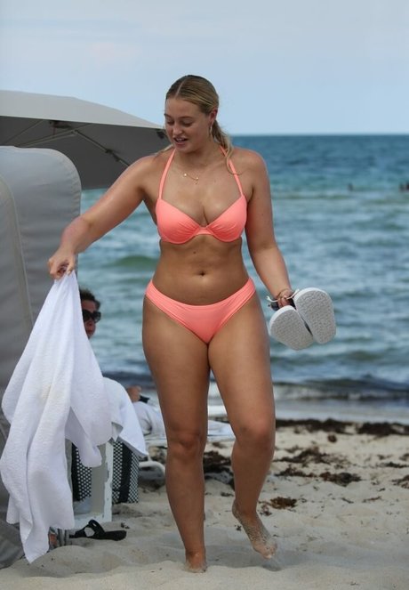 Iskra Lawrence nude pornstar gallery
