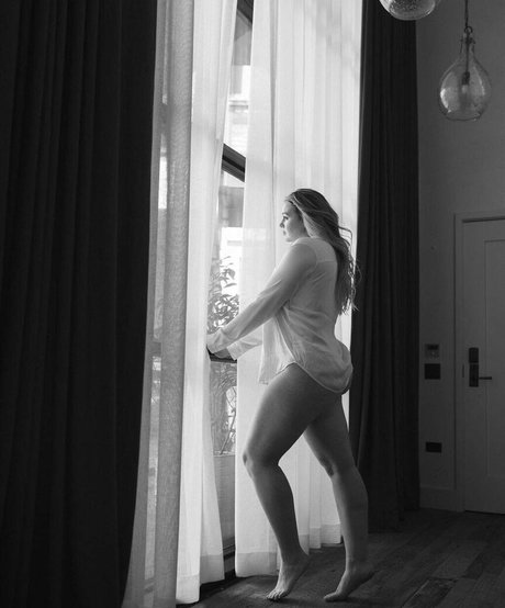 Iskra Lawrence Profile