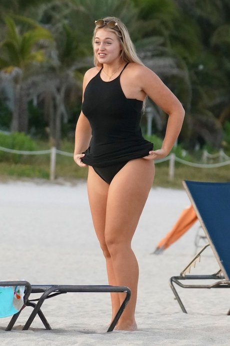 Iskra Lawrence pretty star image