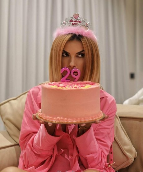 jessierussel art actress pics