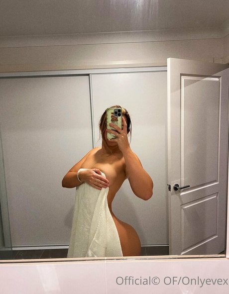 Justeviehall xxx actress images