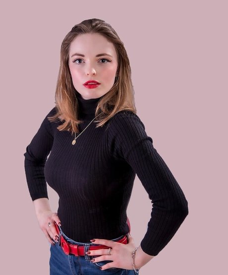 Ellie Littlechild hot star image