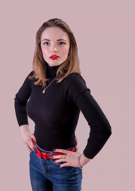 Ellie Littlechild beautiful model gallery