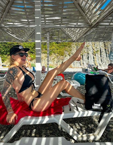 Nina Danilyuk model sexy pic