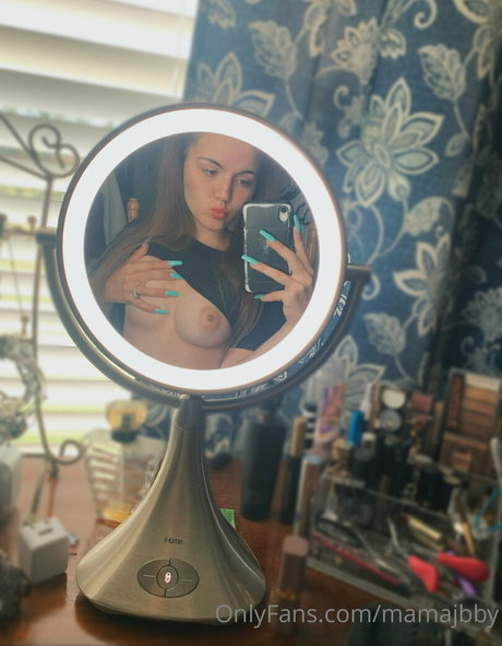 ryliefoxx naked model image