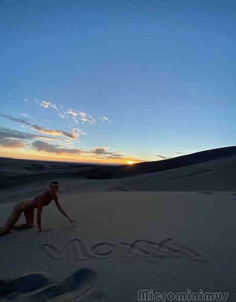 Love Moxxi model sexy pics