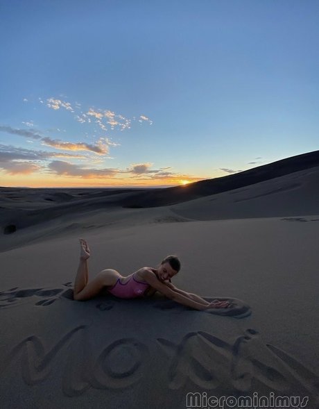 Love Moxxi model naked image