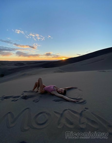 Love Moxxi perfect pornstar image