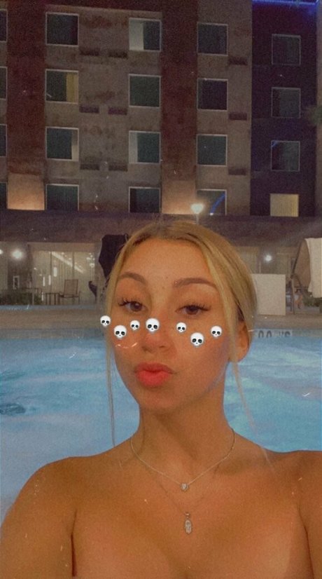 rose1802 sex model photo