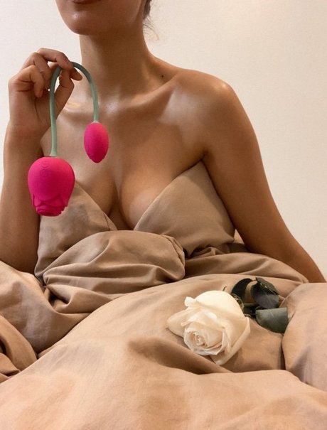 Nuditax hd model pictures