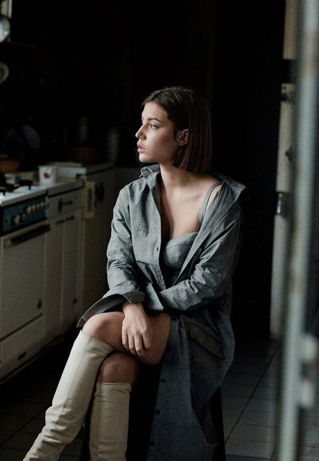 Adele Exarchopoulos nice model picture