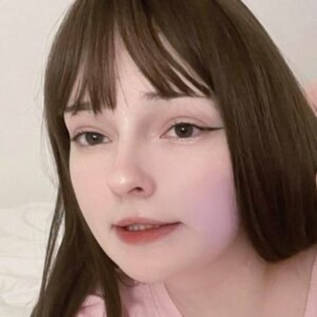 Emixomiu model pretty img