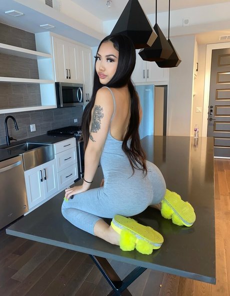 foreignlotus pornographic model picture