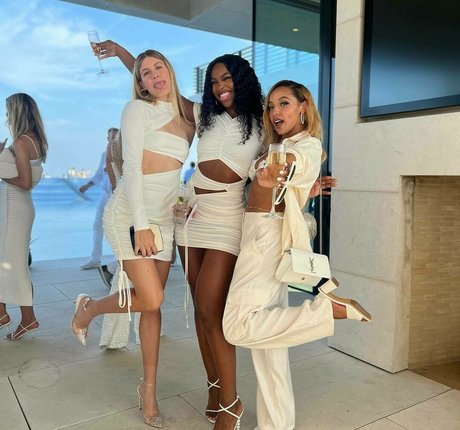 Eugenie Bouchard model high quality photos