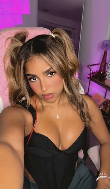 chubby babe onlyfans art naked images