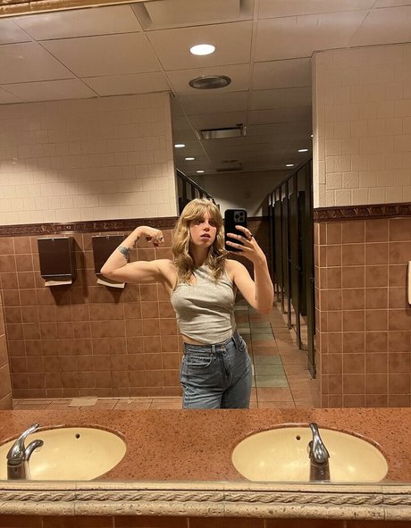 Cera Gibson exclusive actress galleries