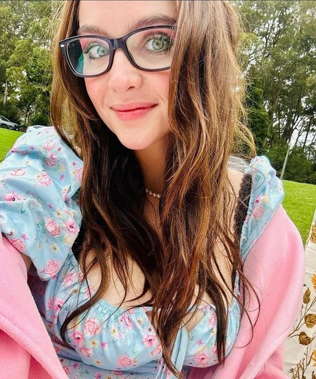 Stevie Lynn Jones star exclusive photo