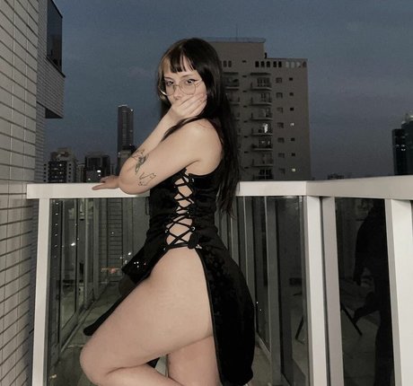 scaringthehoez naked model pictures