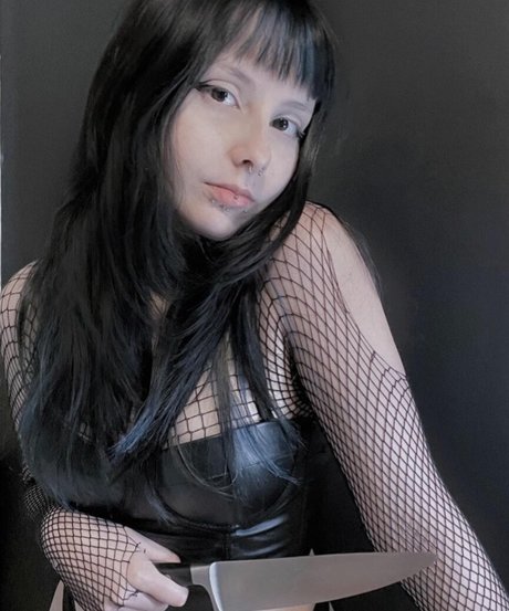 scaringthehoez pretty model photo