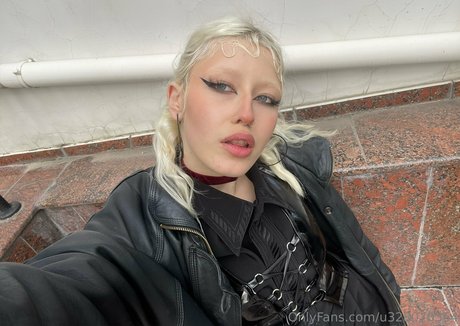 woodsnaomi nudes star img