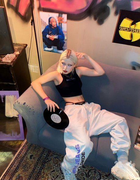 woodsnaomi model free gallery