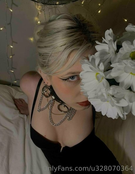 woodsnaomi top model image