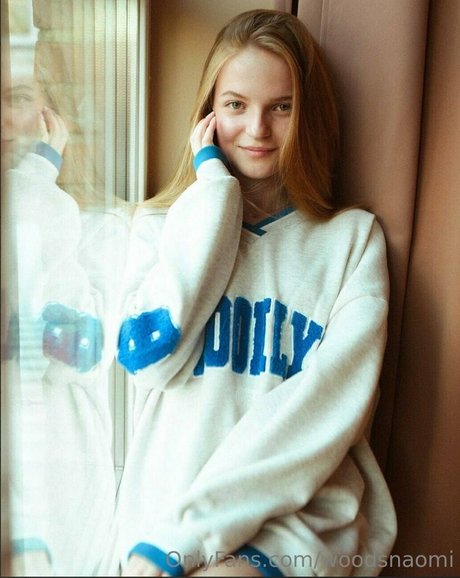 woodsnaomi hot actress image