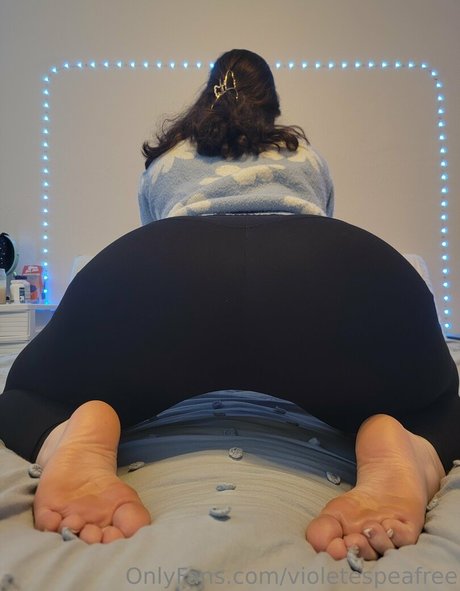 violetespeafree model top picture