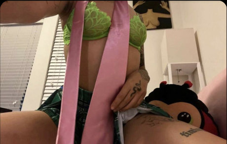 Vswrld star adult photo