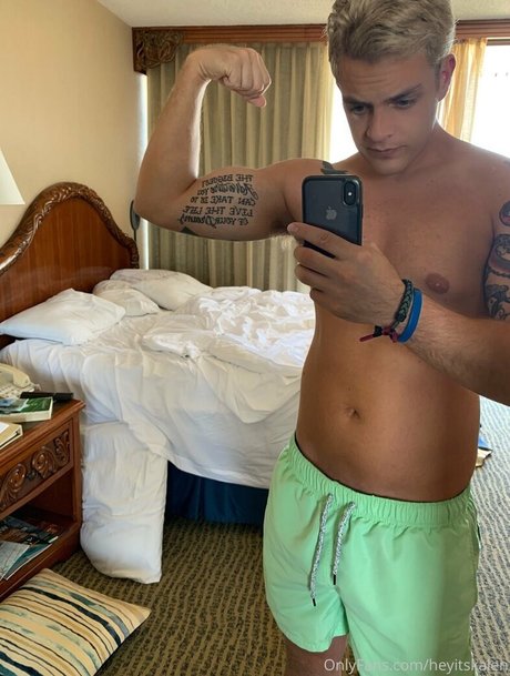 heyitskalen pretty star pic