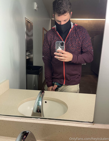 heyitskalen model sexy pic