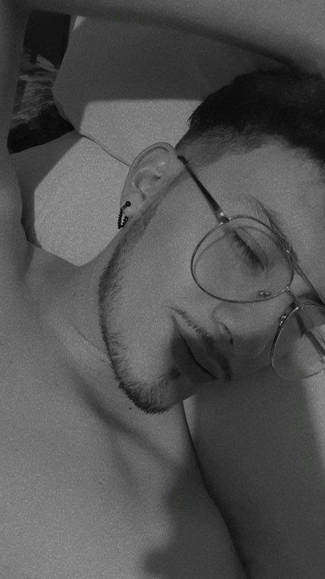 Corzo pretty model image