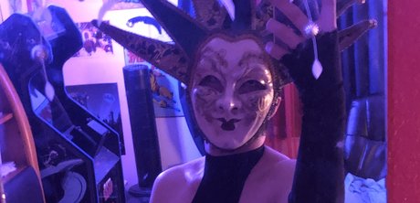 JESTER Idiot model naked images